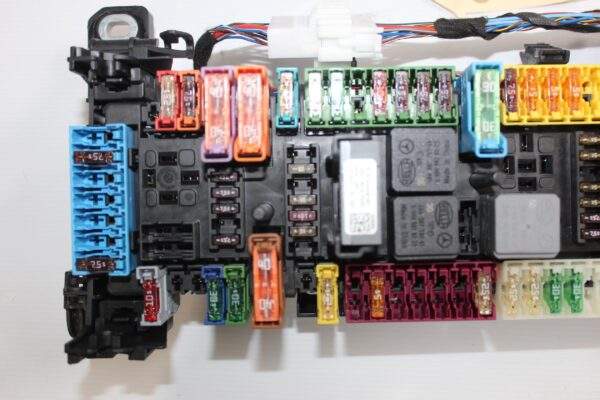 Mercedes Benz W176 W117 A CLA Class Front Fuse Relay Box A2465400140 A2469066600