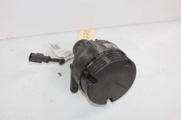 Mercedes Benz W204 C63 W212 E63 Air Pump A0001405985, A0001407185
