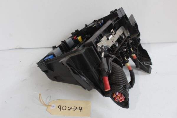 Mercedes Benz W177 A Class Engine Bay Battery Power Fuse Box A1775404307