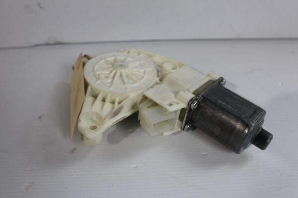 Mercedes Benz W212 E Class Drivers Window Regulator Motor A2129066702