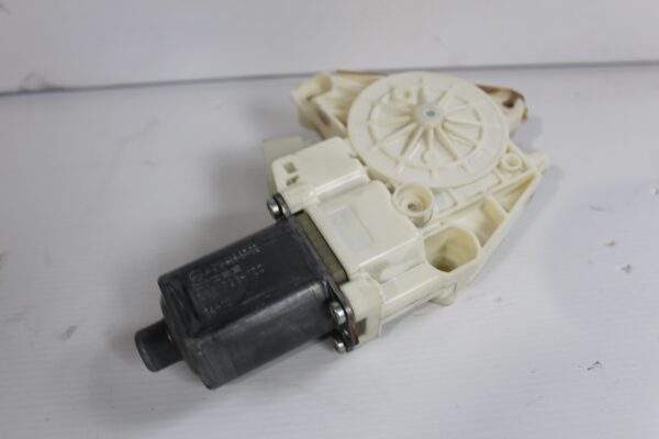 Mercedes Benz W212 E Class Drivers Window Regulator Motor A2129066702