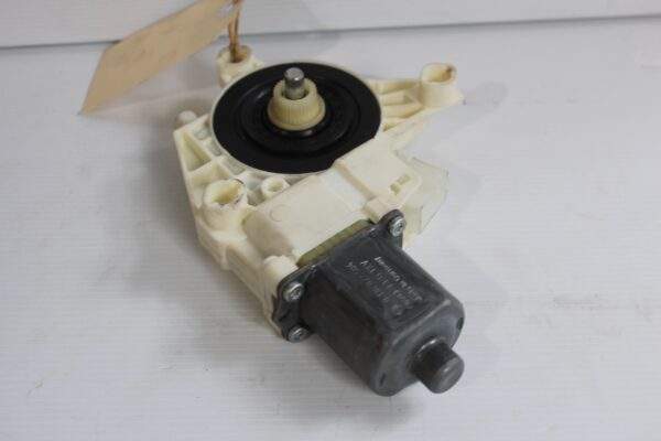 Mercedes Benz W204 W212 C E Class Rear Window Regulator Motor A2048200642