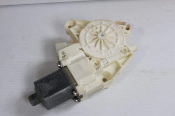 Mercedes Benz W204 W212 C E Class Rear Window Regulator Motor A2048200642