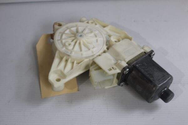 Mercedes Benz W204 W212 C E Class Rear Window Regulator Motor A2048200642