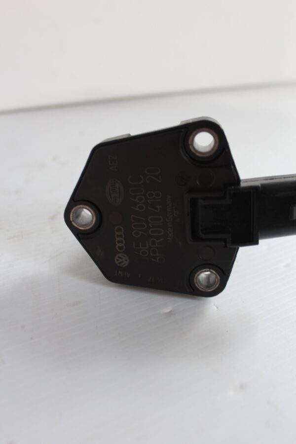 Volkswagen Audi Oil Level Sensor 06E 907 660 C