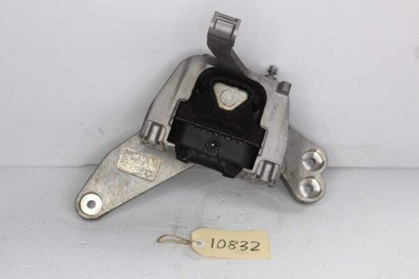 Audi RS3 RSQ3 Right Side Engine Mount Bracket 8V0 199 262 B