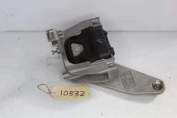 Audi RS3 RSQ3 Right Side Engine Mount Bracket 8V0 199 262 B