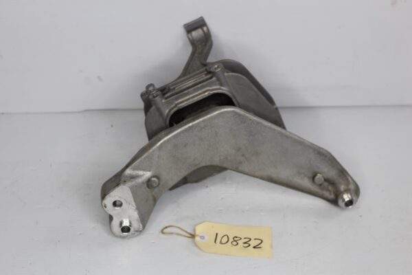 Audi RS3 RSQ3 Right Side Engine Mount Bracket 8V0 199 262 B