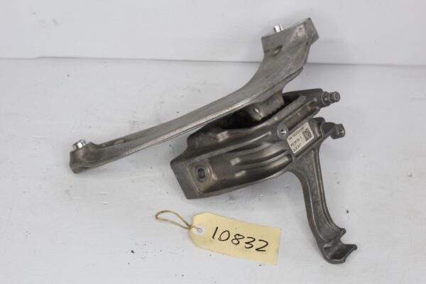 Audi RS3 RSQ3 Right Side Engine Mount Bracket 8V0 199 262 B
