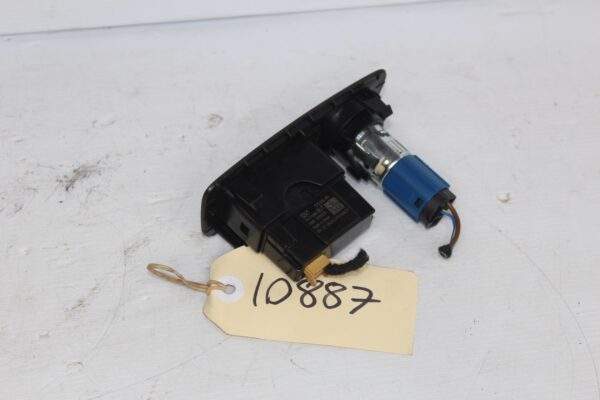 Audi F3 Q3 RSQ3 Rear USB Port Connection Hub Socket 83A 863 324 B
