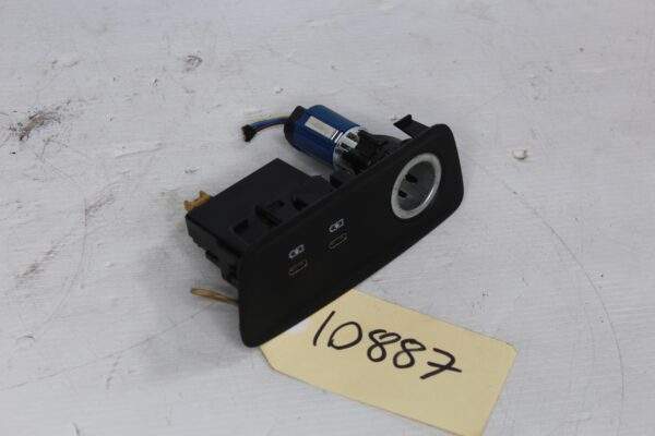 Audi F3 Q3 RSQ3 Rear USB Port Connection Hub Socket 83A 863 324 B