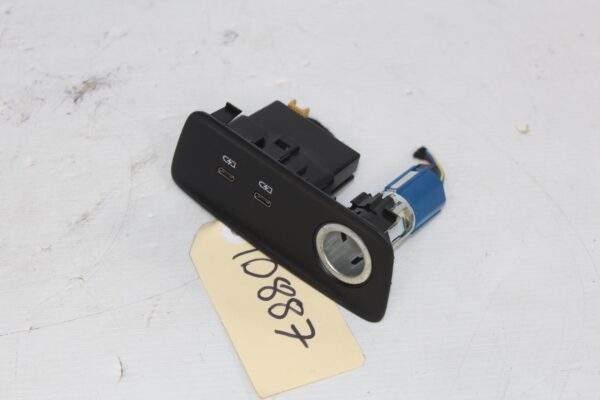 Audi F3 Q3 RSQ3 Rear USB Port Connection Hub Socket 83A 863 324 B