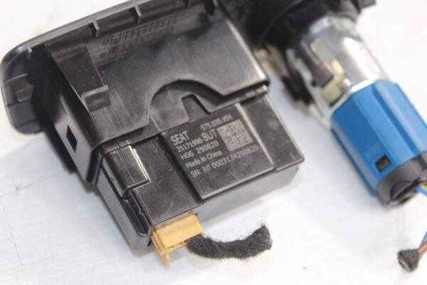Audi F3 Q3 RSQ3 Rear USB Port Connection Hub Socket 83A 863 324 B