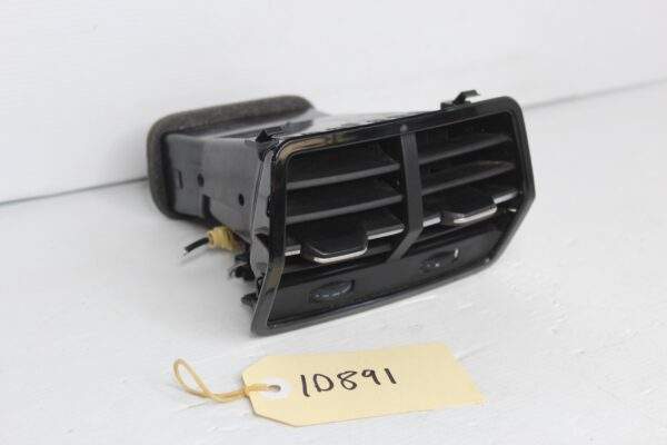 Audi F3 Q3 RSQ3 Rear Centre Air Vent 83A 819 203 A