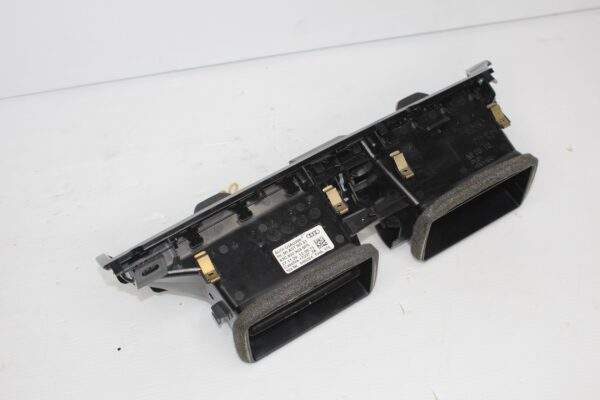 Audi F3 Q3 RSQ3 Centre Dashboard Air Vent 83C 820 903