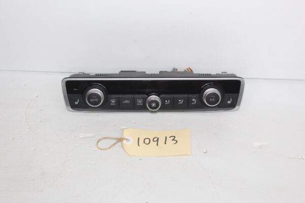 Audi Q3 RSQ3 AC Climate Control Unit Panel 83A 820 043 Q