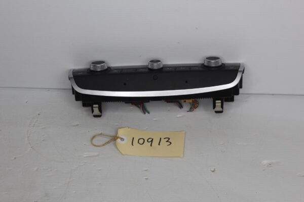 Audi Q3 RSQ3 AC Climate Control Unit Panel 83A 820 043 Q