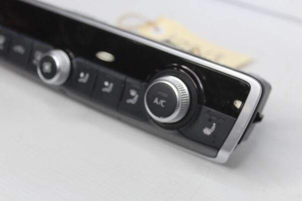 Audi Q3 RSQ3 AC Climate Control Unit Panel 83A 820 043 Q