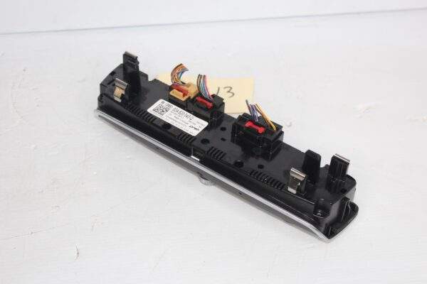 Audi Q3 RSQ3 AC Climate Control Unit Panel 83A 820 043 Q