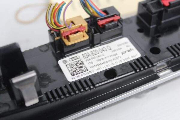 Audi Q3 RSQ3 AC Climate Control Unit Panel 83A 820 043 Q