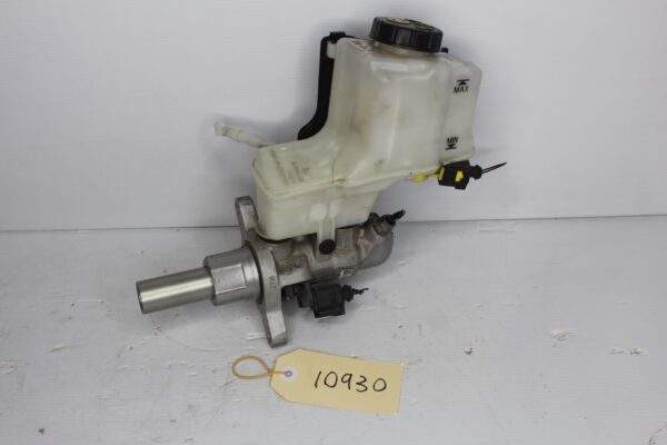 Audi 8 A3 S3 RS3 / Volkswagen Mk7 Golf Brake Master Cylinder 5Q2 611 301 H