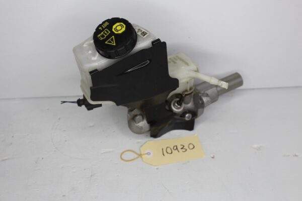 Audi 8 A3 S3 RS3 / Volkswagen Mk7 Golf Brake Master Cylinder 5Q2 611 301 H