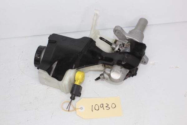 Audi 8 A3 S3 RS3 / Volkswagen Mk7 Golf Brake Master Cylinder 5Q2 611 301 H