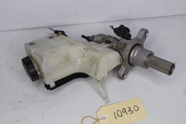 Audi 8 A3 S3 RS3 / Volkswagen Mk7 Golf Brake Master Cylinder 5Q2 611 301 H