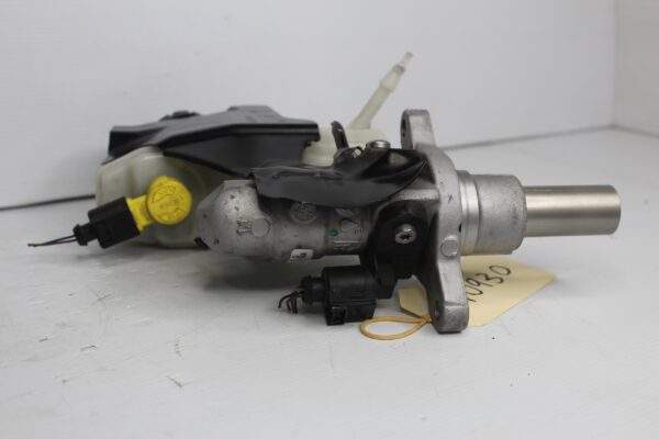 Audi 8 A3 S3 RS3 / Volkswagen Mk7 Golf Brake Master Cylinder 5Q2 611 301 H