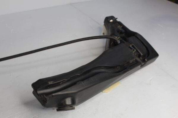 Audi F3 Q3 RSQ3 Windscreen Washer Bottle Assembly 83A955449A, 83A955452A