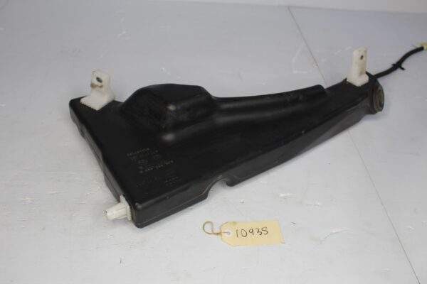 Audi F3 Q3 RSQ3 Windscreen Washer Bottle Assembly 83A955449A, 83A955452A