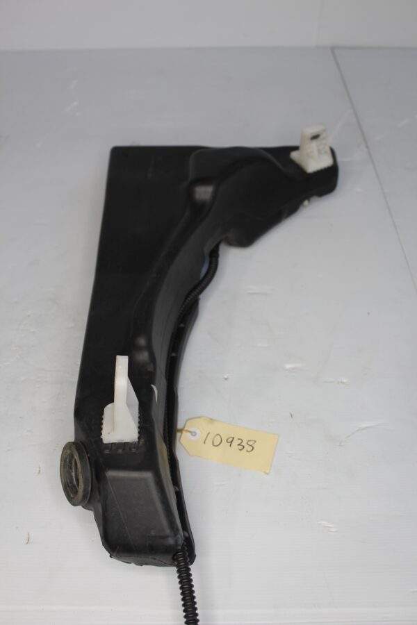 Audi F3 Q3 RSQ3 Windscreen Washer Bottle Assembly 83A955449A, 83A955452A