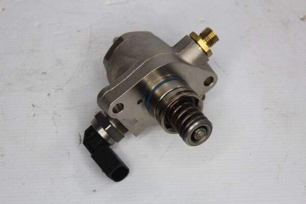 Audi 8V S3 / Volkswagen Golf Mk7 R High Pressure Fuel Pump 06L 127 025 N