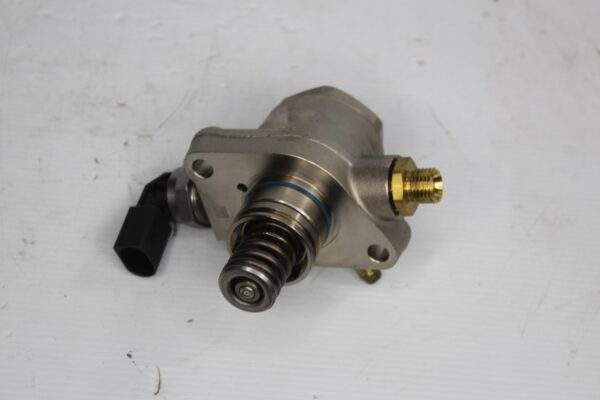 Audi 8V S3 / Volkswagen Golf Mk7 R High Pressure Fuel Pump 06L 127 025 N