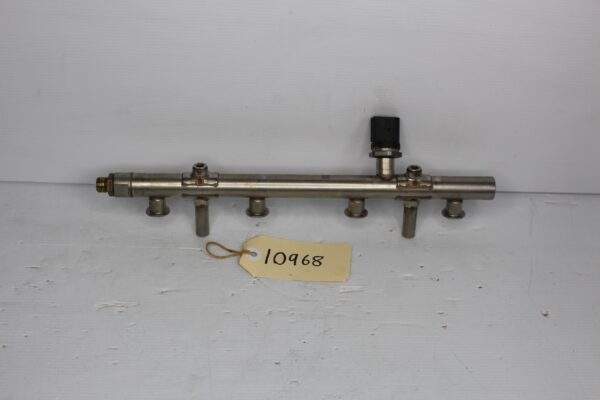 Audi 8V S3 / Volkswagen Golf Mk7 R Fuel Rail 06K 133 317 AB