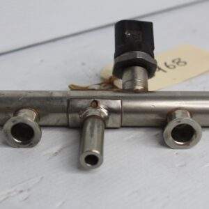 Audi 8V S3 / Volkswagen Golf Mk7 R Fuel Rail 06K 133 317 AB - Image 5