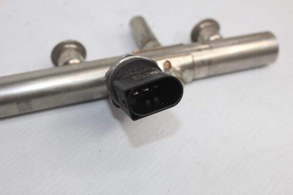 Audi 8V S3 / Volkswagen Golf Mk7 R Fuel Rail 06K 133 317 AB