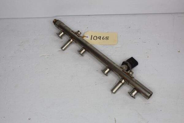 Audi 8V S3 / Volkswagen Golf Mk7 R Fuel Rail 06K 133 317 AB