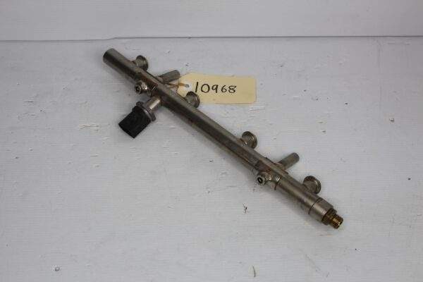 Audi 8V S3 / Volkswagen Golf Mk7 R Fuel Rail 06K 133 317 AB