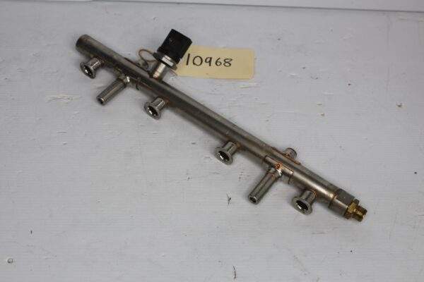 Audi 8V S3 / Volkswagen Golf Mk7 R Fuel Rail 06K 133 317 AB