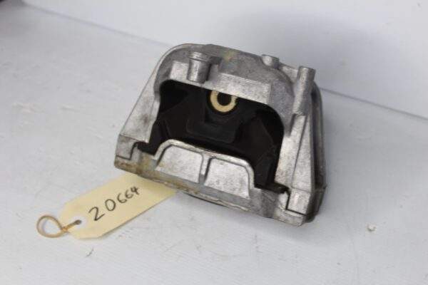 Volkswagen Mk6 Golf R Upper Engine Mount 8J0 199 262