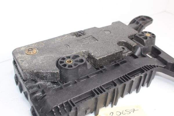 Volkswagen Golf Mk6 Gti R Battery Tray Support Mount 1K0 915 333 H