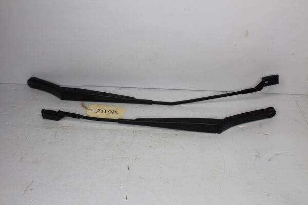 Volkswagen Golf Mk6 GTi R Windshield Wiper Arm Pair 1Q2955410, 1Q2955409