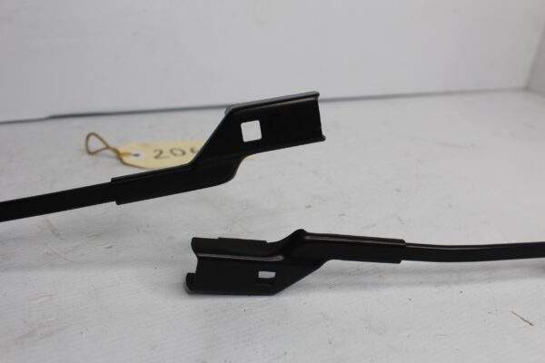 Volkswagen Golf Mk6 GTi R Windshield Wiper Arm Pair 1Q2955410, 1Q2955409