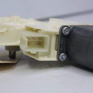 Mercedes Benz W176 W117 A Class Window Motor A2469065100 - Image 3