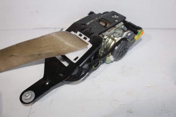 Mercedes Benz W212 E63 AMG Front Right Seat Belt Pretensioner A2128600886