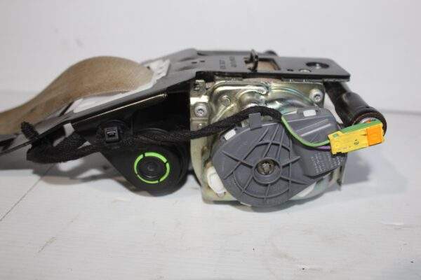 Mercedes Benz W212 E63 AMG Front Right Seat Belt Pretensioner A2128600886