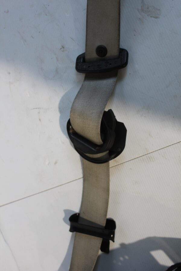 Mercedes Benz W212 E63 AMG Front Right Seat Belt Pretensioner A2128600886