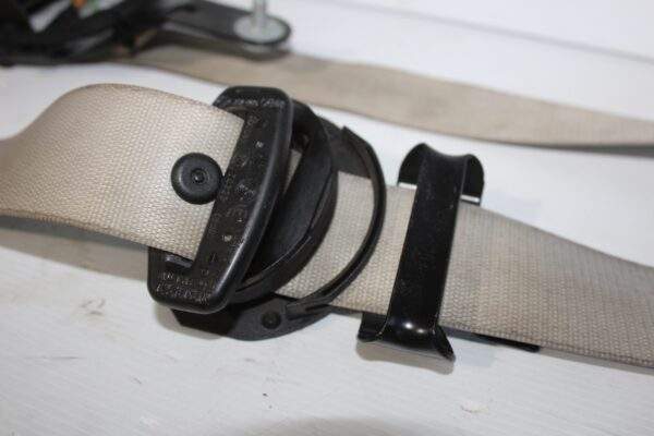 Mercedes Benz W212 E63 AMG Front Right Seat Belt Pretensioner A2128600886