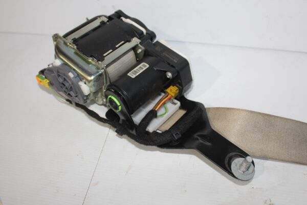 Mercedes Benz W212 E63 AMG Front Right Seat Belt Pretensioner A2128600886